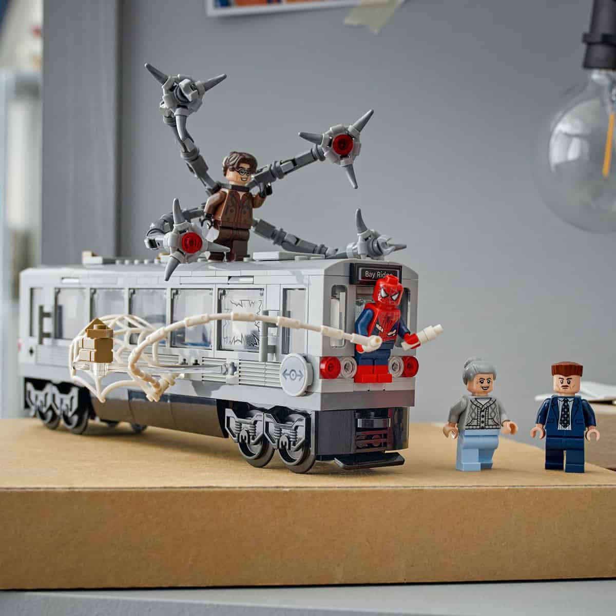 Đồ Chơi Lắp Ráp Spider-Man Đấu Với Doc Ock Tại Tàu Điện Ngầm LEGO SUPERHEROES 76321 (393 chi tiết)