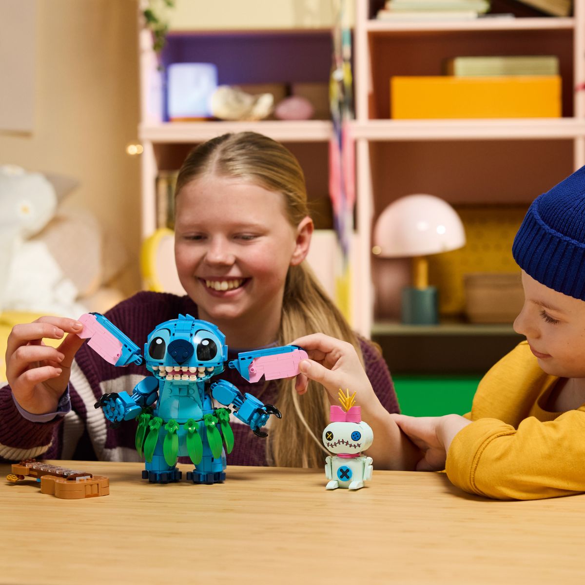 Đồ Chơi Lắp Ráp Stitch Và Scrump LEGO DISNEY PRINCESS 43296 (713 chi tiết)