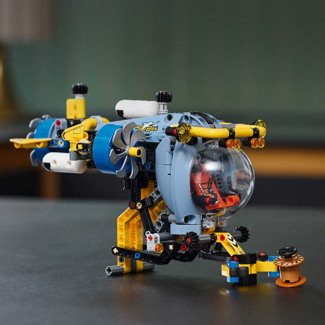 do-choi-lap-rap-tau-ngam-nghien-cuu-bien-sau-lego-technic-42201-06