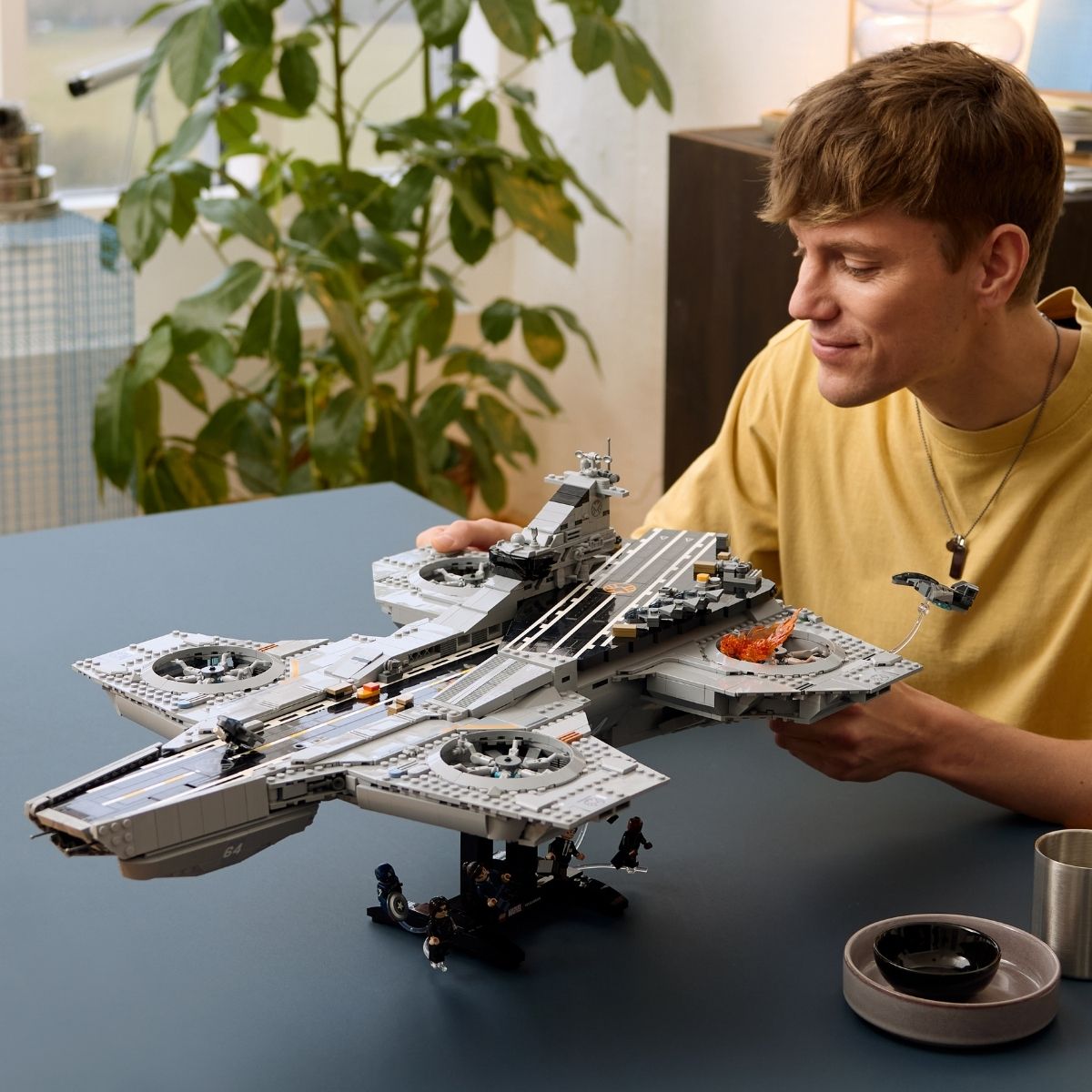 Đồ Chơi Lắp Ráp Tàu Sân Bay Avenger Helicarrier LEGO SUPERHEROES 76354 (3057 chi tiết)