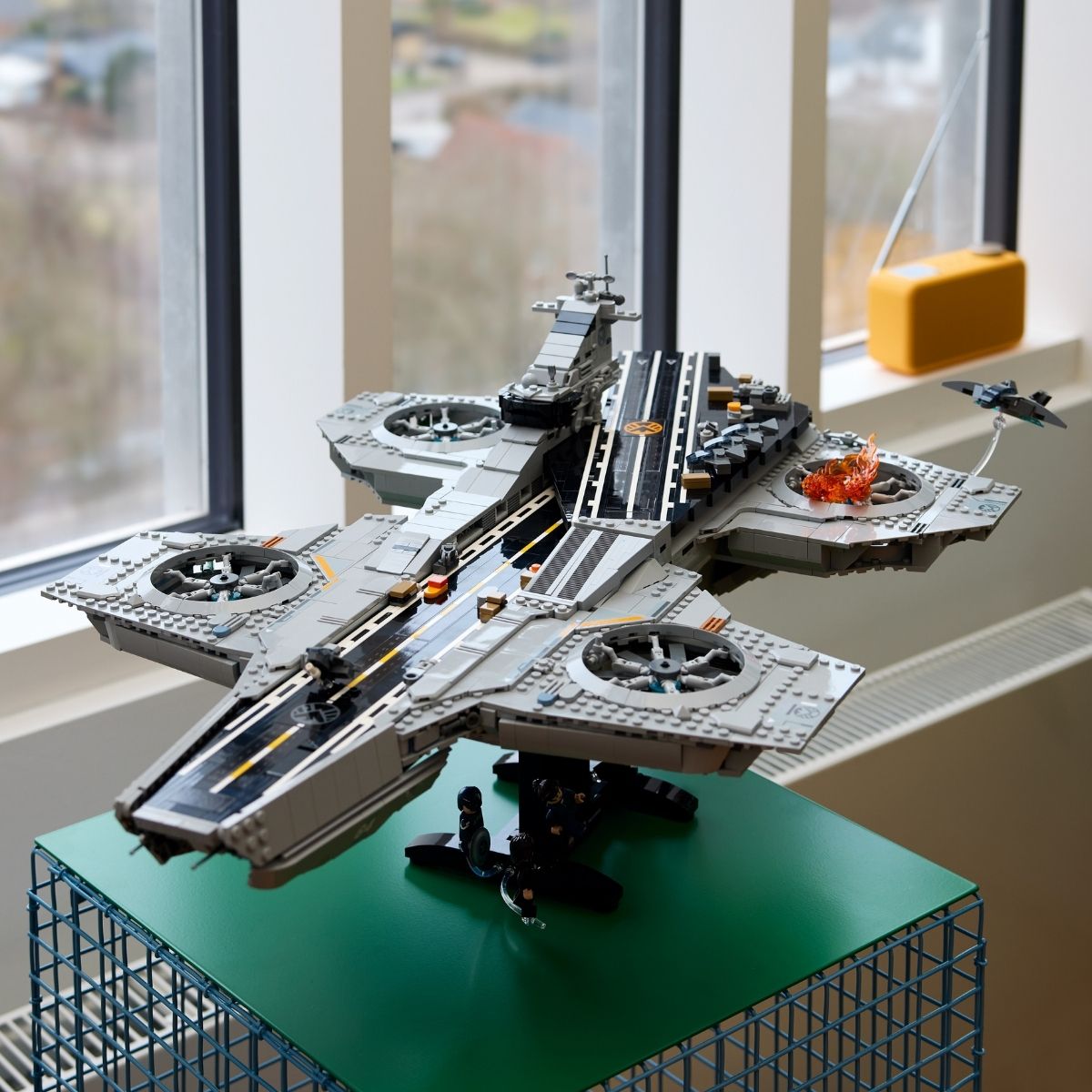Đồ Chơi Lắp Ráp Tàu Sân Bay Avenger Helicarrier LEGO SUPERHEROES 76354 (3057 chi tiết)