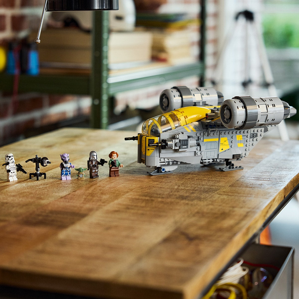 Đồ Chơi Lắp Ráp Tàu Vũ Trụ Razor Crest LEGO STAR WARS 75447