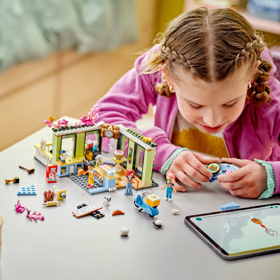 Đồ Chơi Lắp Ráp Tiệm Cà Phê Thành Phố Heartlake LEGO FRIENDS 42618 (426 chi tiết)