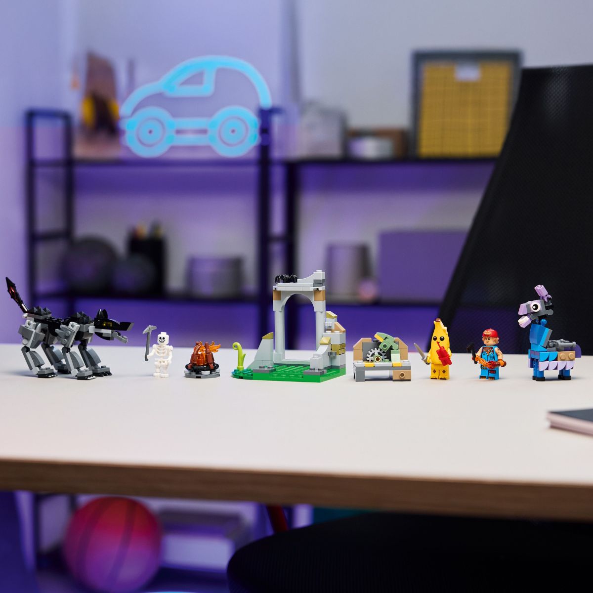 Đồ Chơi Lắp Ráp Trại Phiêu Lưu Của Peely Và Sparkplug LEGO FORTNITE 77075 (250 chi tiết)