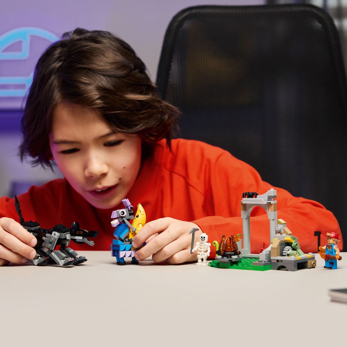 Đồ Chơi Lắp Ráp Trại Phiêu Lưu Của Peely Và Sparkplug LEGO FORTNITE 77075 (250 chi tiết)