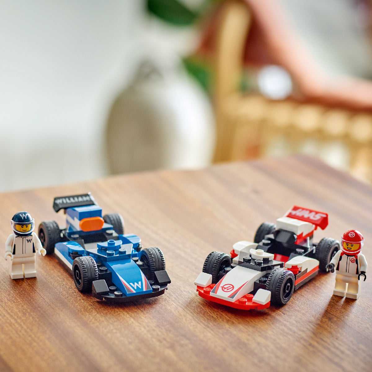 do-choi-lap-rap-tram-dua-xe-f1-lego-city-60464-011