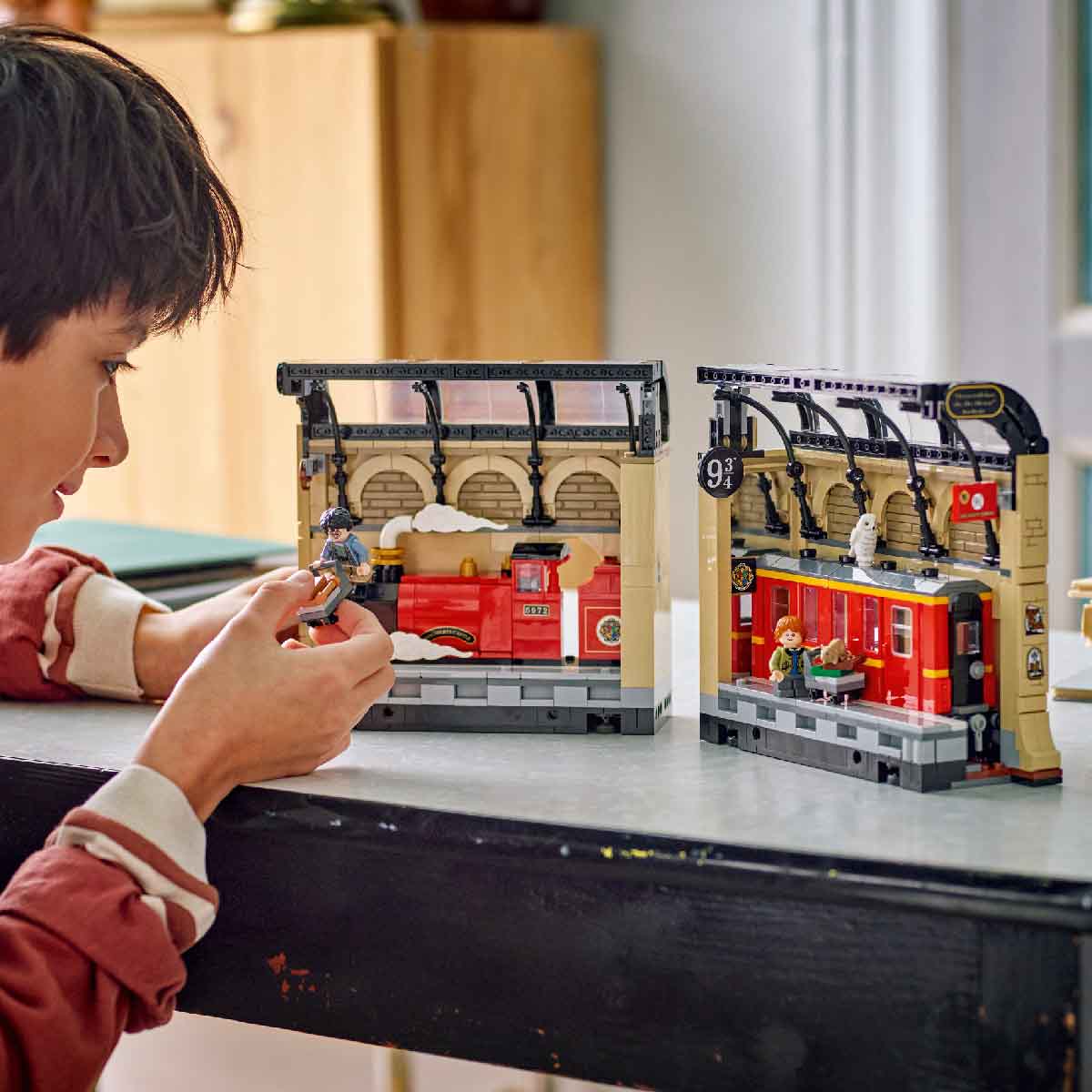 Đồ Chơi Lắp Ráp Trang Trí Kệ Sách: Tàu Tốc Hành Hogwarts LEGO HARRY POTTER 76450 (832 chi tiết)