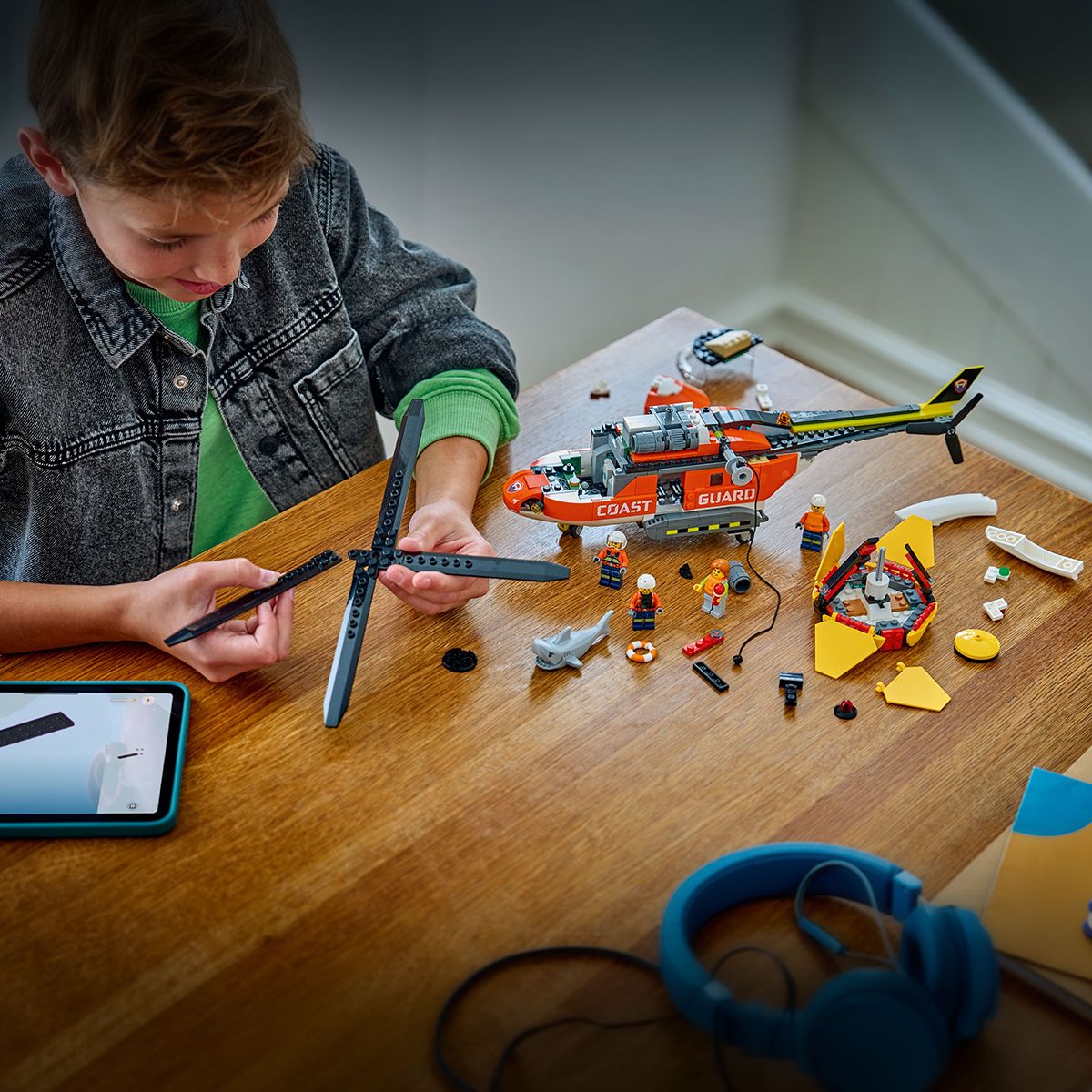 Đồ Chơi Lắp Ráp Trực Thăng Bảo Vệ Bờ Biển LEGO CITY 60503 (551 chi tiết)