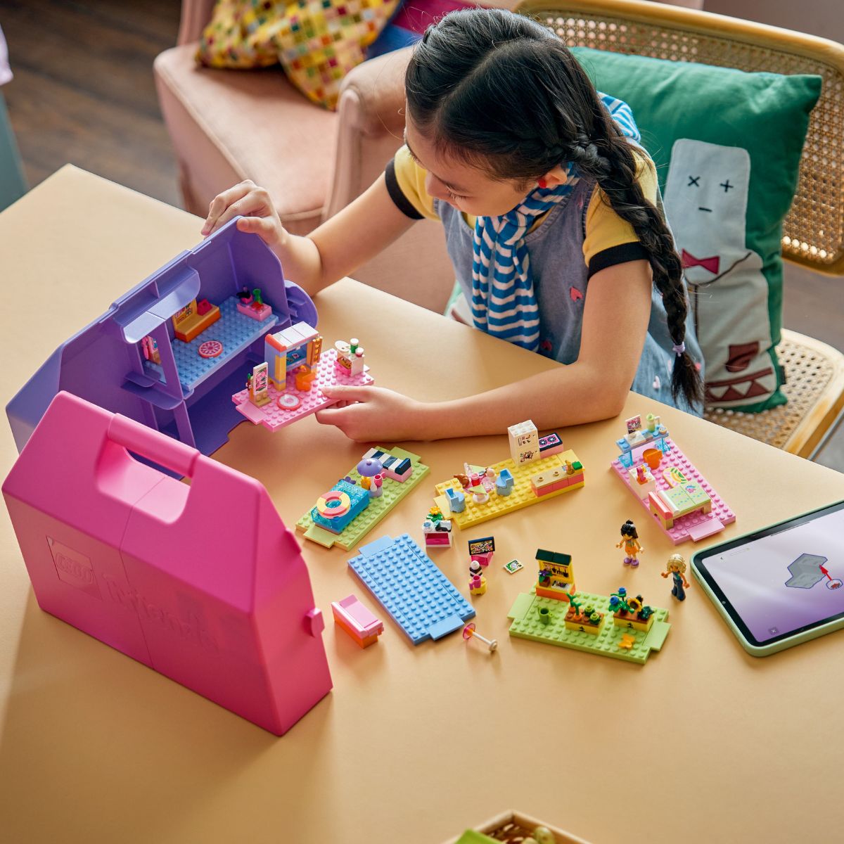 do-choi-lap-rap-vali-ngoi-nha-bup-be-sang-tao-lego-friends-42697-08