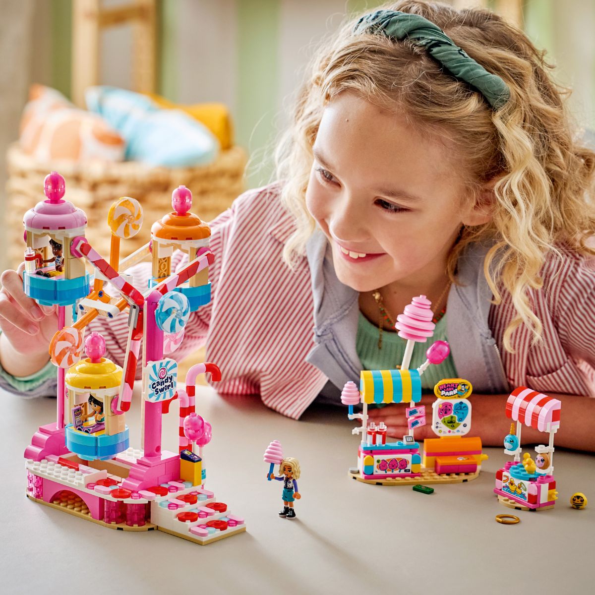 Đồ Chơi Lắp Ráp Vòng Đu Quay Kẹo Ngọt Và Bánh LEGO FRIENDS 42700 (602 chi tiết)