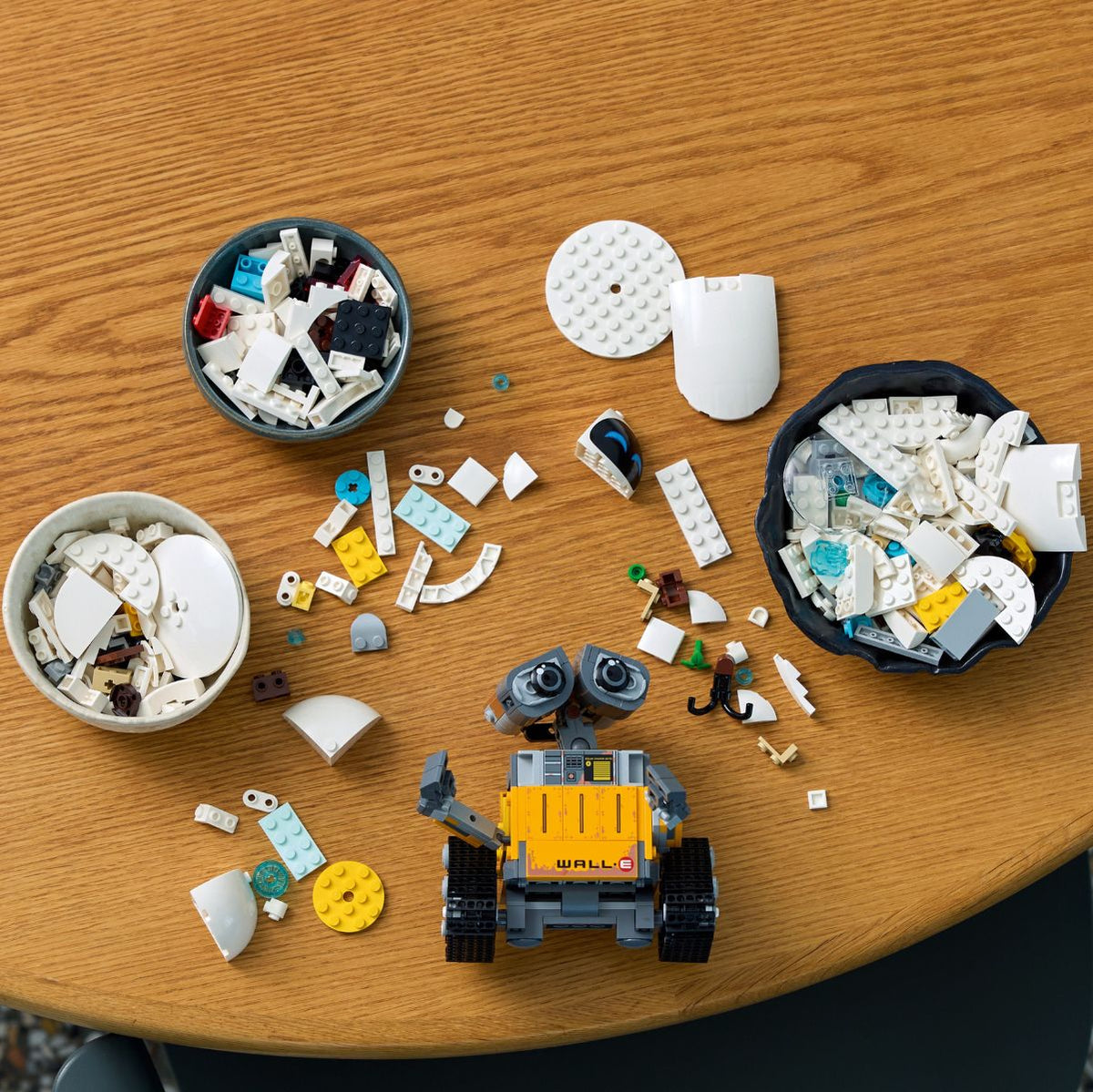 Đồ Chơi Lắp Ráp WALL-E Và EVE LEGO DISNEY PRINCESS 43279 (811 chi tiết)