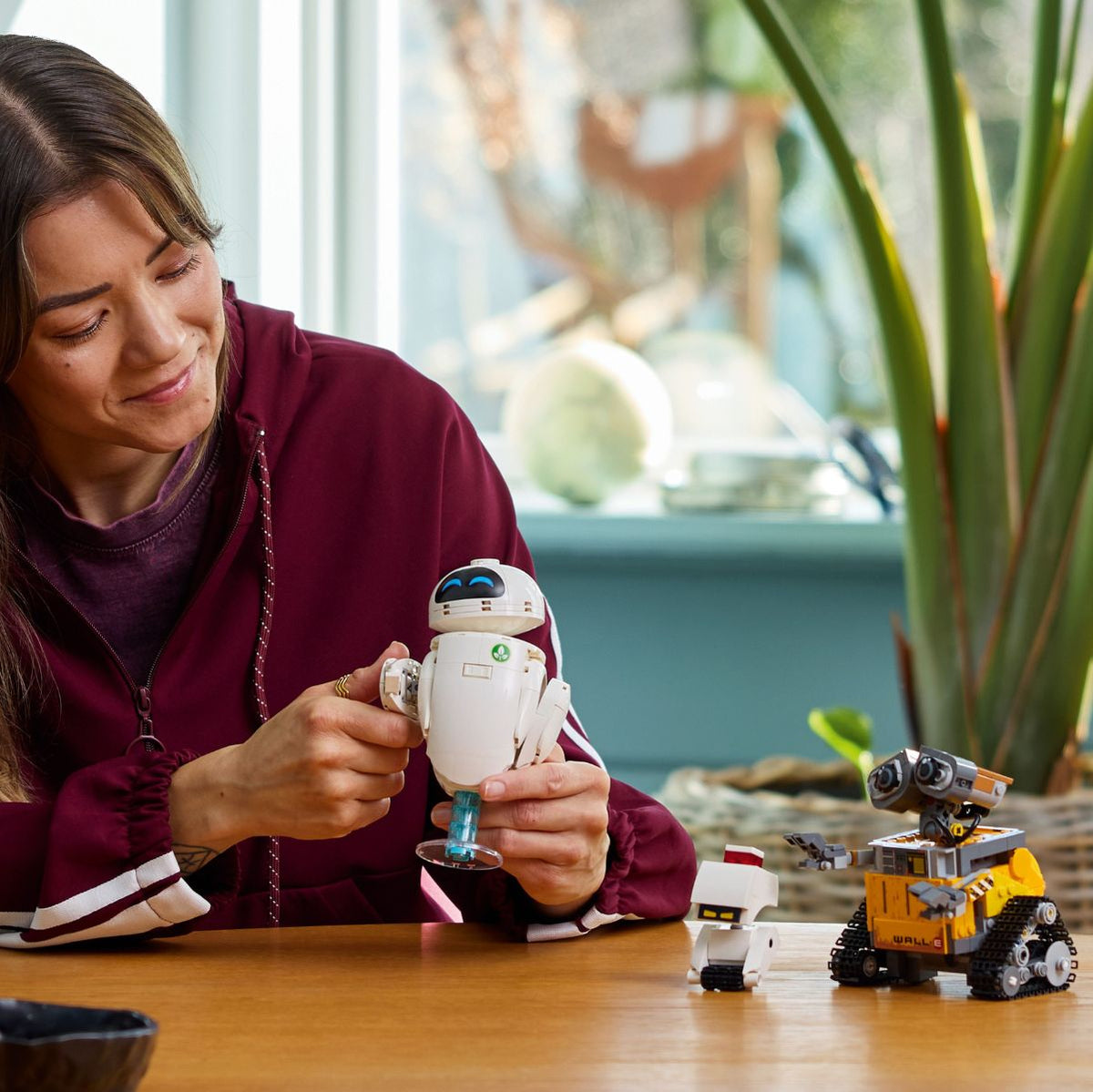 Đồ Chơi Lắp Ráp WALL-E Và EVE LEGO DISNEY PRINCESS 43279 (811 chi tiết)