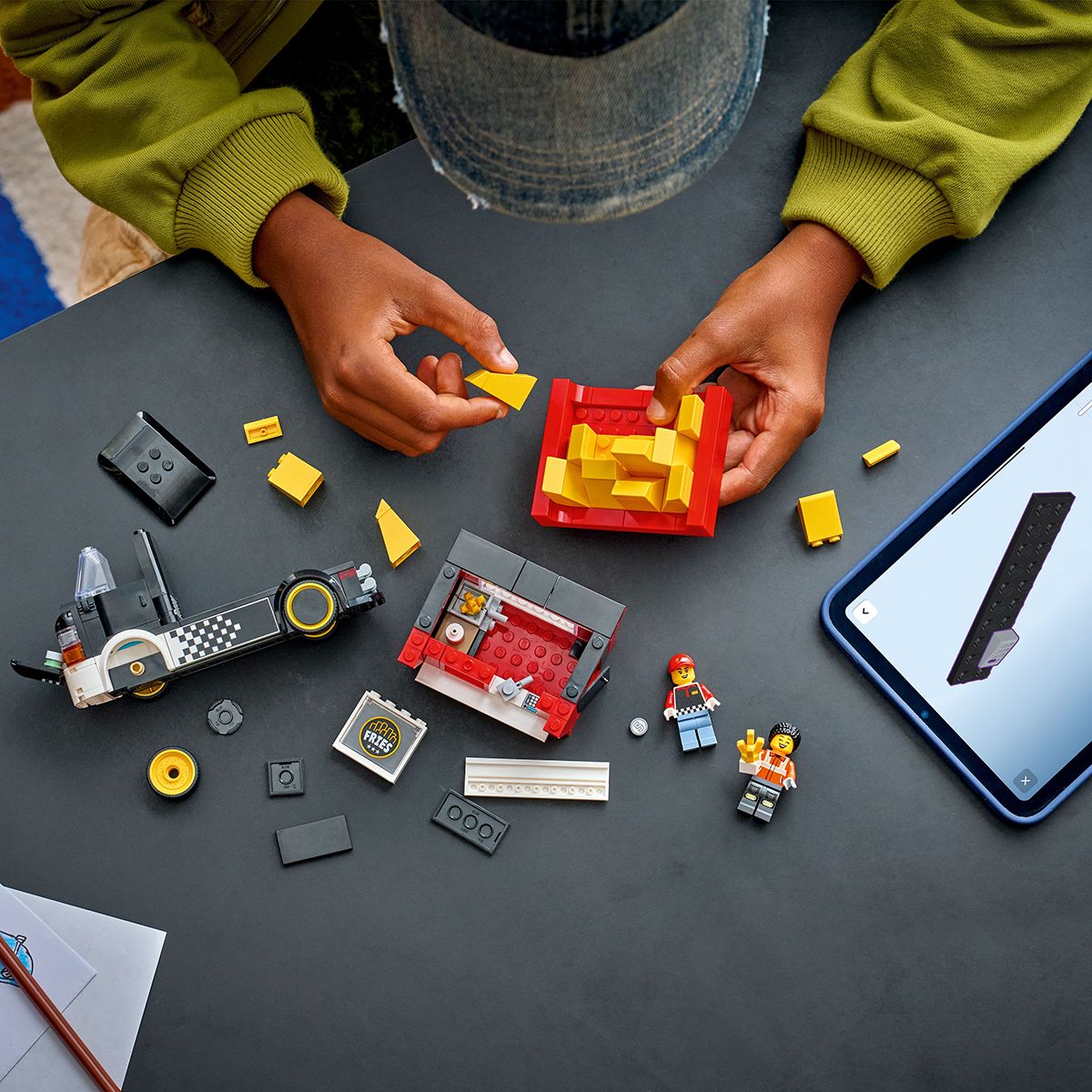 Đồ Chơi Lắp Ráp Xe Bán Khoai Tây Chiên LEGO CITY 60488 (216 chi tiết)