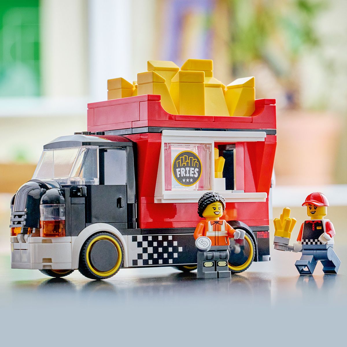 Đồ Chơi Lắp Ráp Xe Bán Khoai Tây Chiên LEGO CITY 60488 (216 chi tiết)