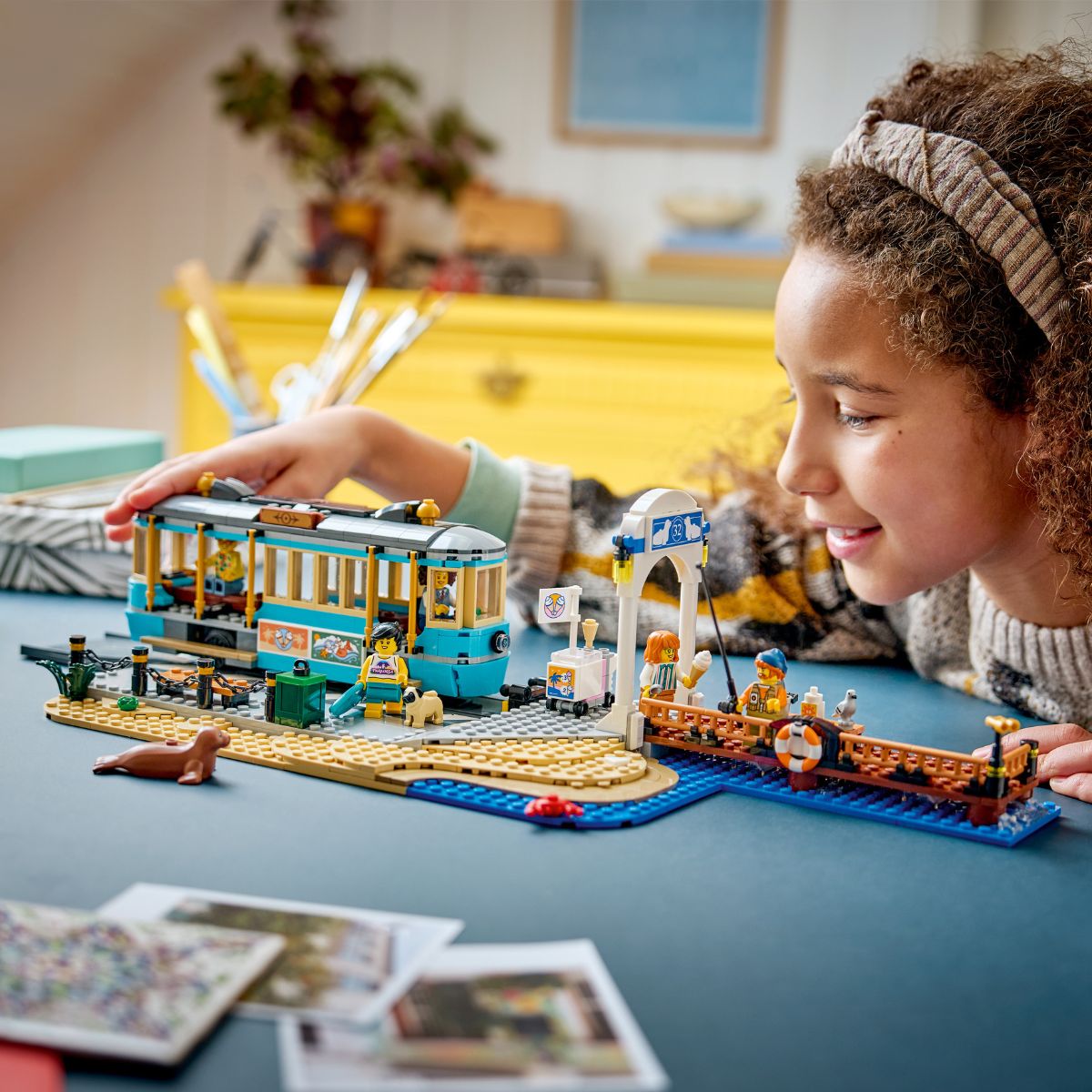 Đồ Chơi Lắp Ráp Xe Điện Ven Biển Cổ Điển LEGO CITY 60506 (693 chi tiết)