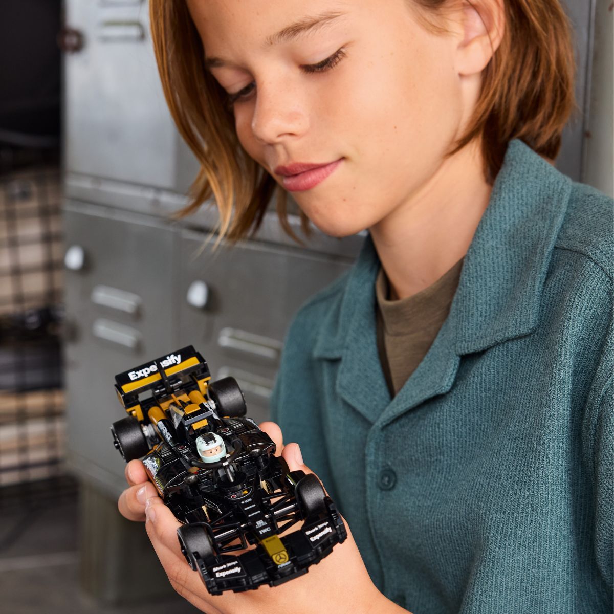 Đồ Chơi Lắp Ráp Xe Đua Đội APXGP F1 LEGO SPEED CHAMPIONS 77252 (268 Chi Tiết)