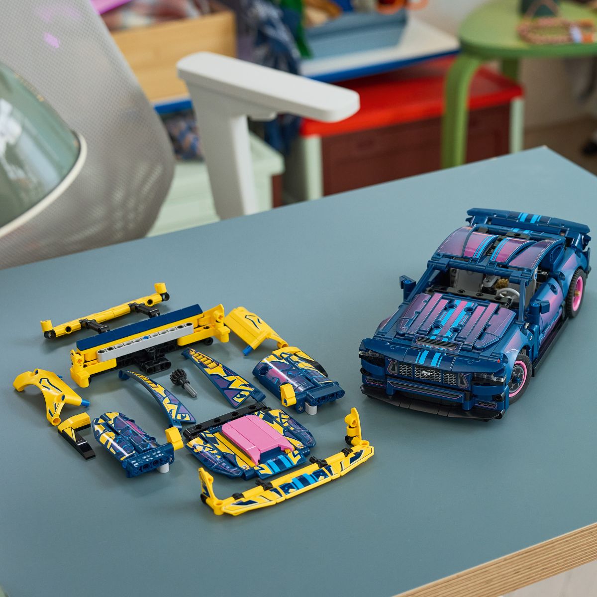 Đồ Chơi Lắp Ráp Xe Ford Mustang GT Với Gara Cá Nhân Hóa LEGO TECHNIC 42236 (973 Chi Tiết)