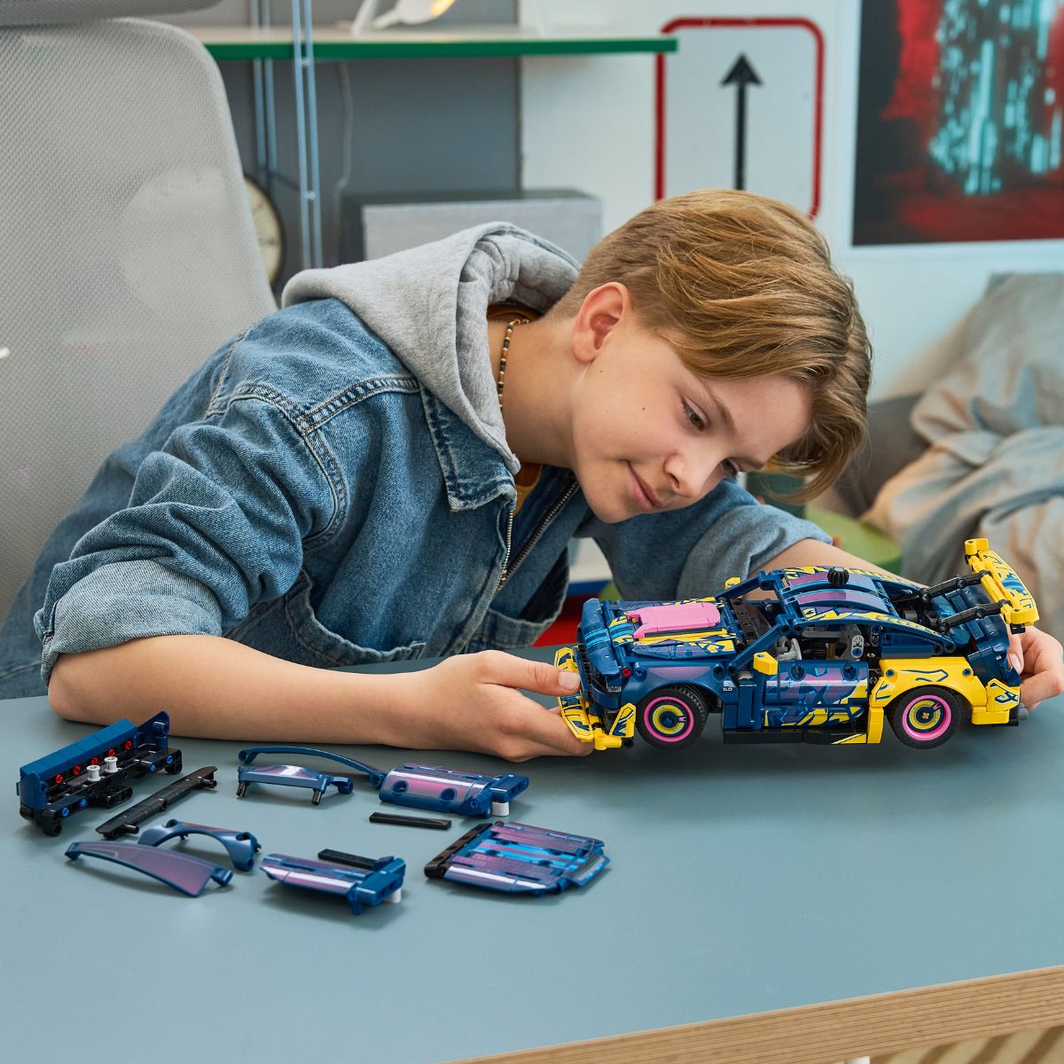 Đồ Chơi Lắp Ráp Xe Ford Mustang GT Với Gara Cá Nhân Hóa LEGO TECHNIC 42236 (973 Chi Tiết)