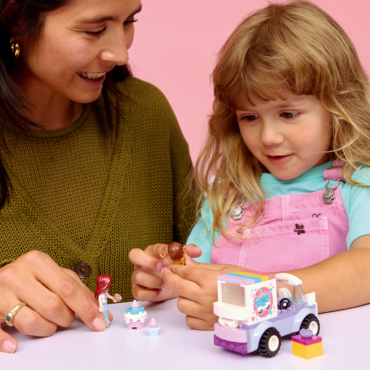 Đồ Chơi Lắp Ráp Xe Giao Bánh Kỳ Lân LEGO FRIENDS 42675 (67 chi tiết)