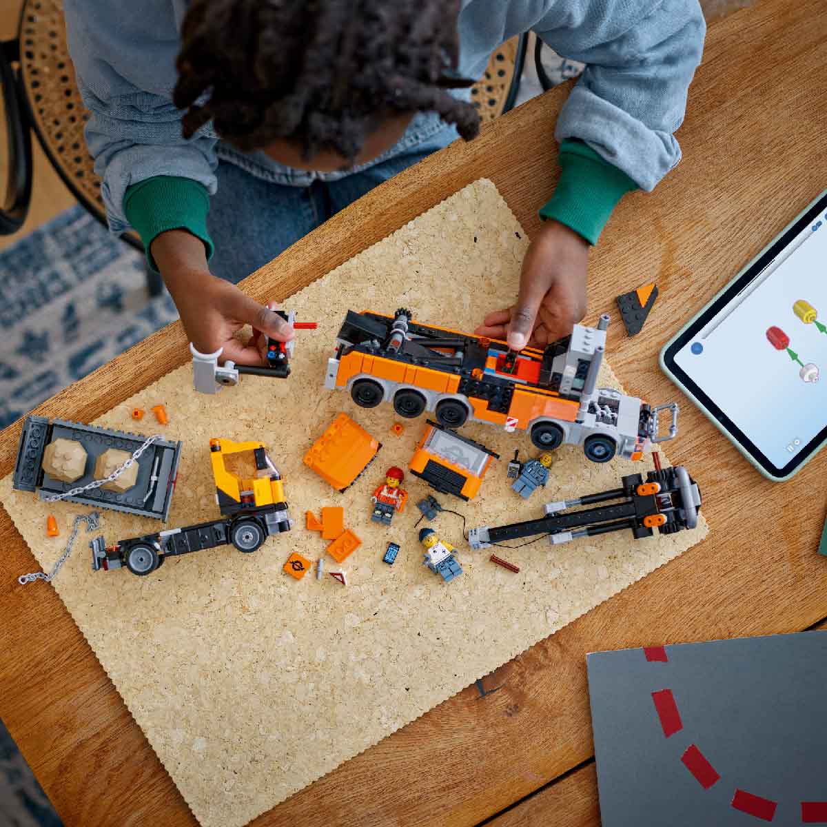 Đồ Chơi Lắp Ráp Xe Kéo Cứu Hộ Nặng Có Cẩu LEGO CITY 60467 (793 chi tiết)