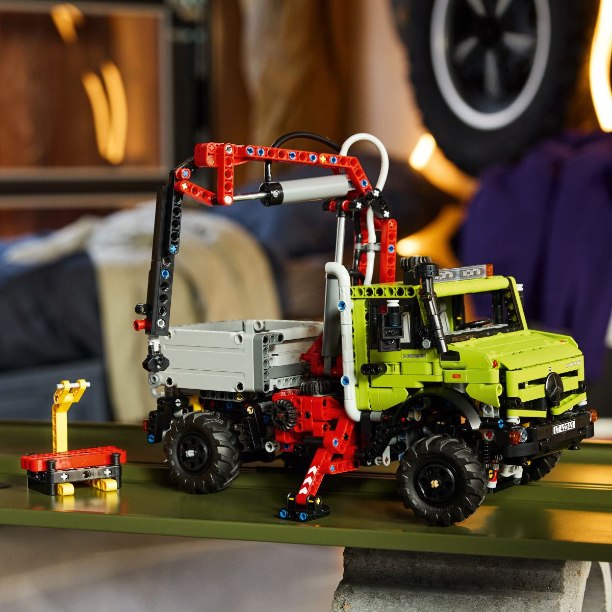 Đồ Chơi Lắp Ráp Xe Mercedes-Benz Unimog U 5023 Kèm Cẩu LEGO TECHNIC 42242 (1189 chi tiết)