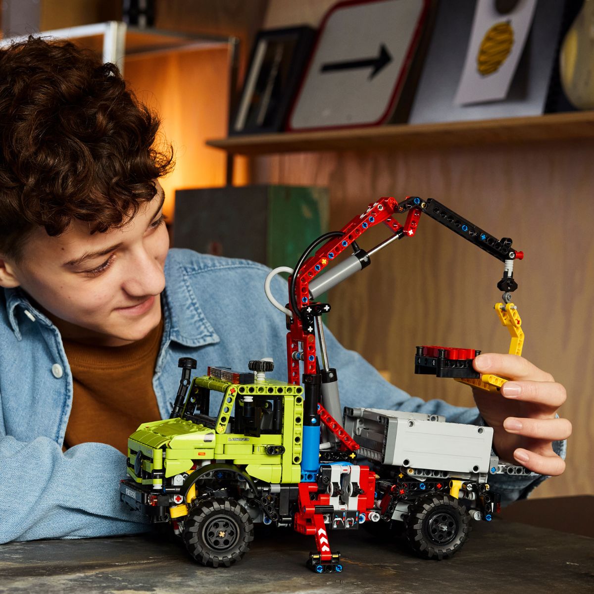 Đồ Chơi Lắp Ráp Xe Mercedes-Benz Unimog U 5023 Kèm Cẩu LEGO TECHNIC 42242 (1189 chi tiết)