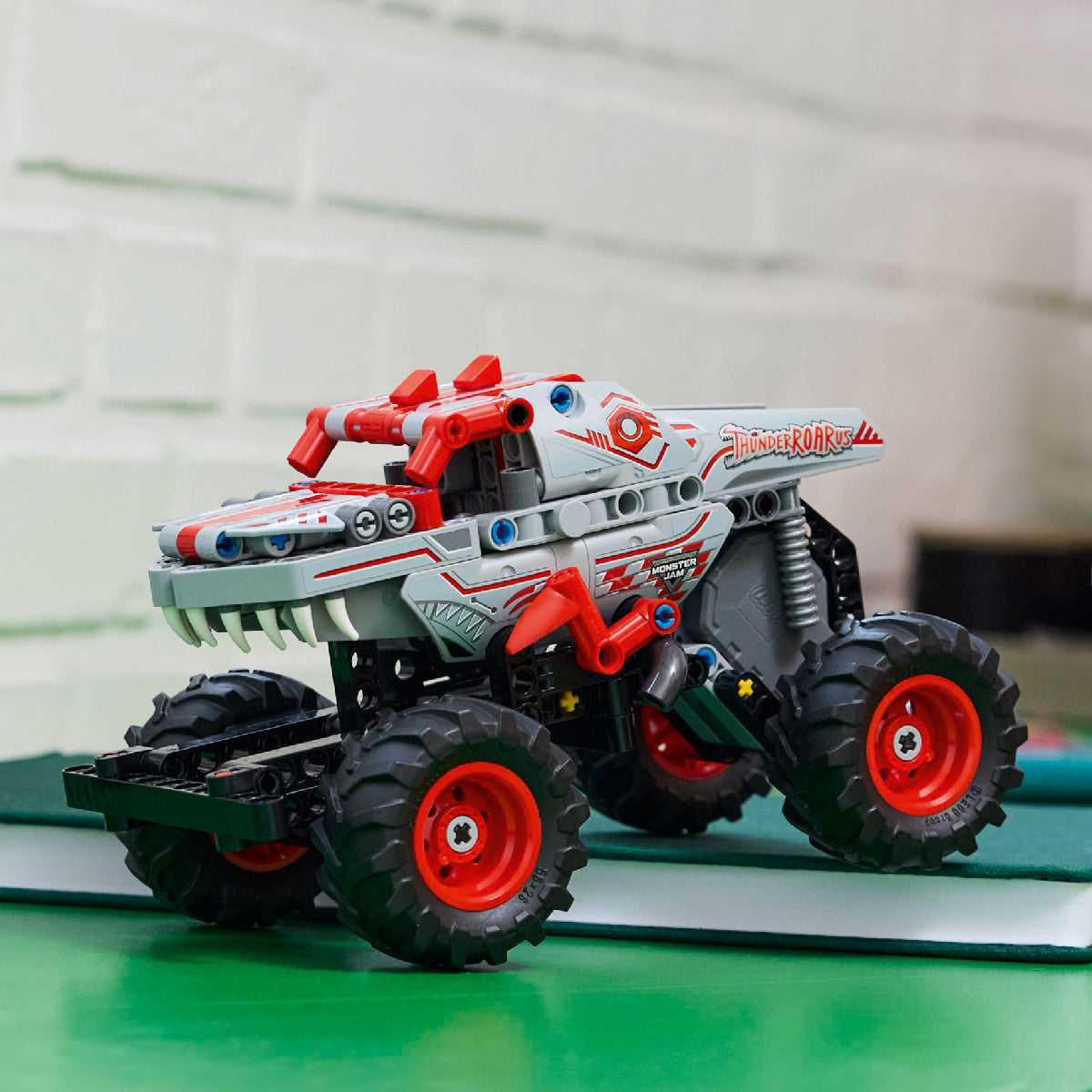 do-choi-lap-rap-xe-monster-jam-thunderroarus-lego-technic-42200-06