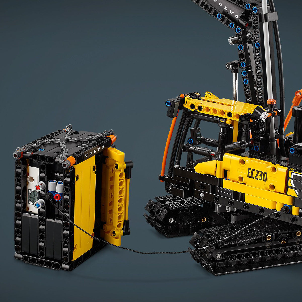 Đồ Chơi Lắp Ráp Xe Tải Hạng Nặng Volvo FMX & Máy Xúc EC230 Electric LEGO TECHNIC 42175 (2274 Chi Tiết)