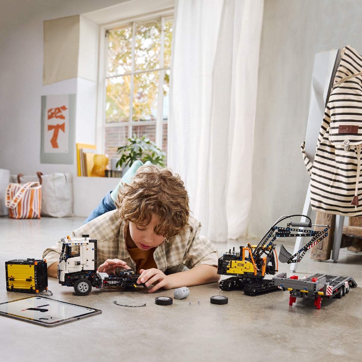 Đồ Chơi Lắp Ráp Xe Tải Hạng Nặng Volvo FMX & Máy Xúc EC230 Electric LEGO TECHNIC 42175 (2274 Chi Tiết)