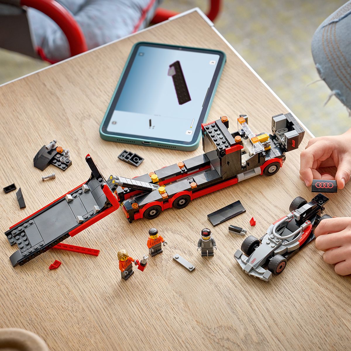 Đồ Chơi Lắp Ráp Xe Tải Trưng Bày F1 Kèm Xe Đua Audi F1 LEGO CITY 60493 (508 Chi Tiết)