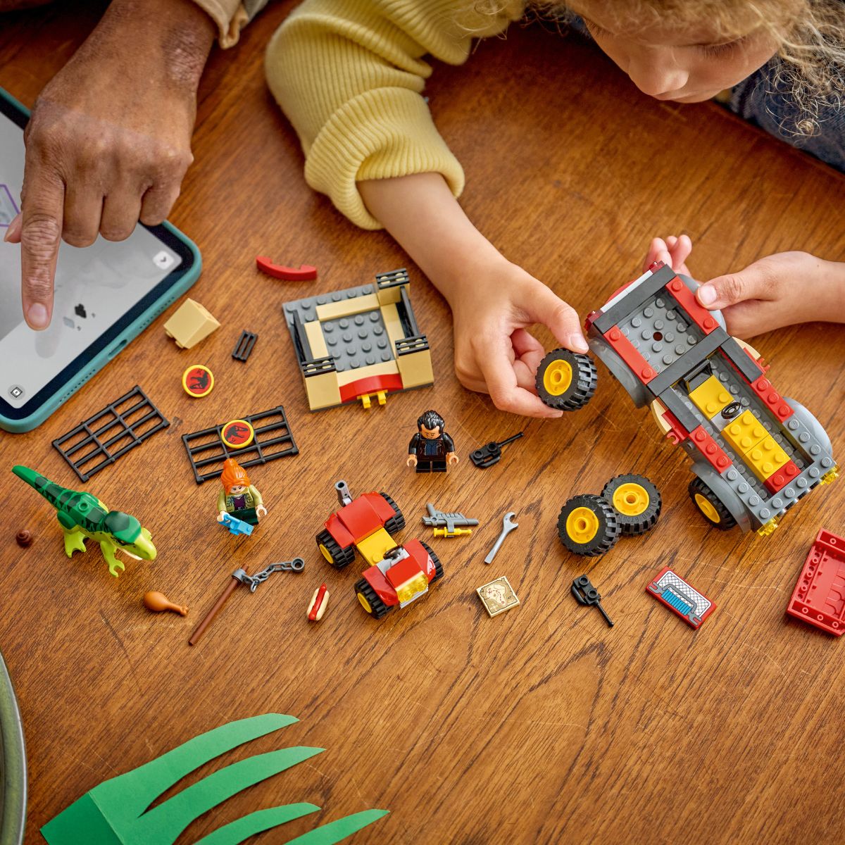 Đồ Chơi Lắp Ráp Xe Tải Vận Chuyển Khủng Long T. Rex LEGO JURASSIC 77978 (115 Chi Tiết)