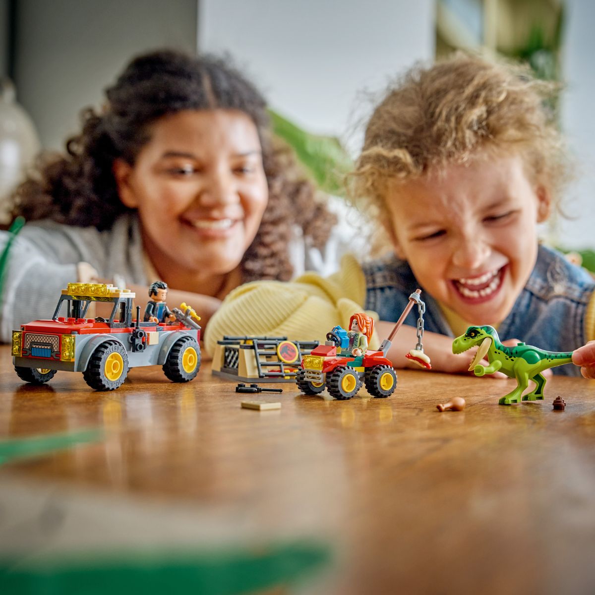 Đồ Chơi Lắp Ráp Xe Tải Vận Chuyển Khủng Long T. Rex LEGO JURASSIC 77978 (115 Chi Tiết)