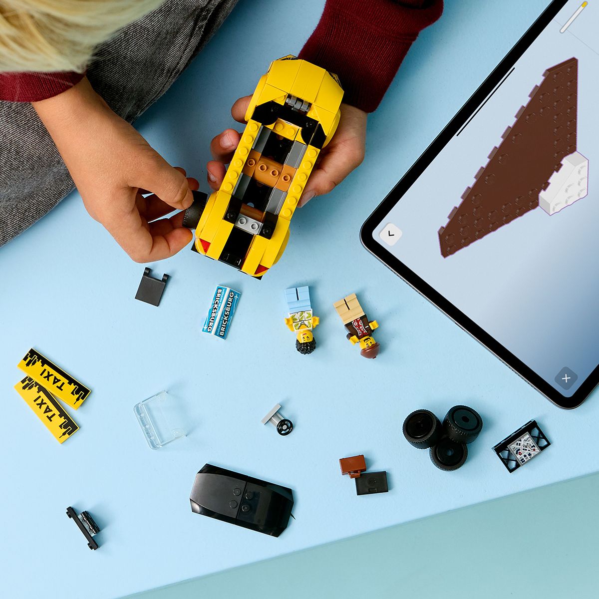 Đồ Chơi Lắp Ráp Xe Taxi Màu Vàng LEGO CITY 60487 (122 chi tiết)