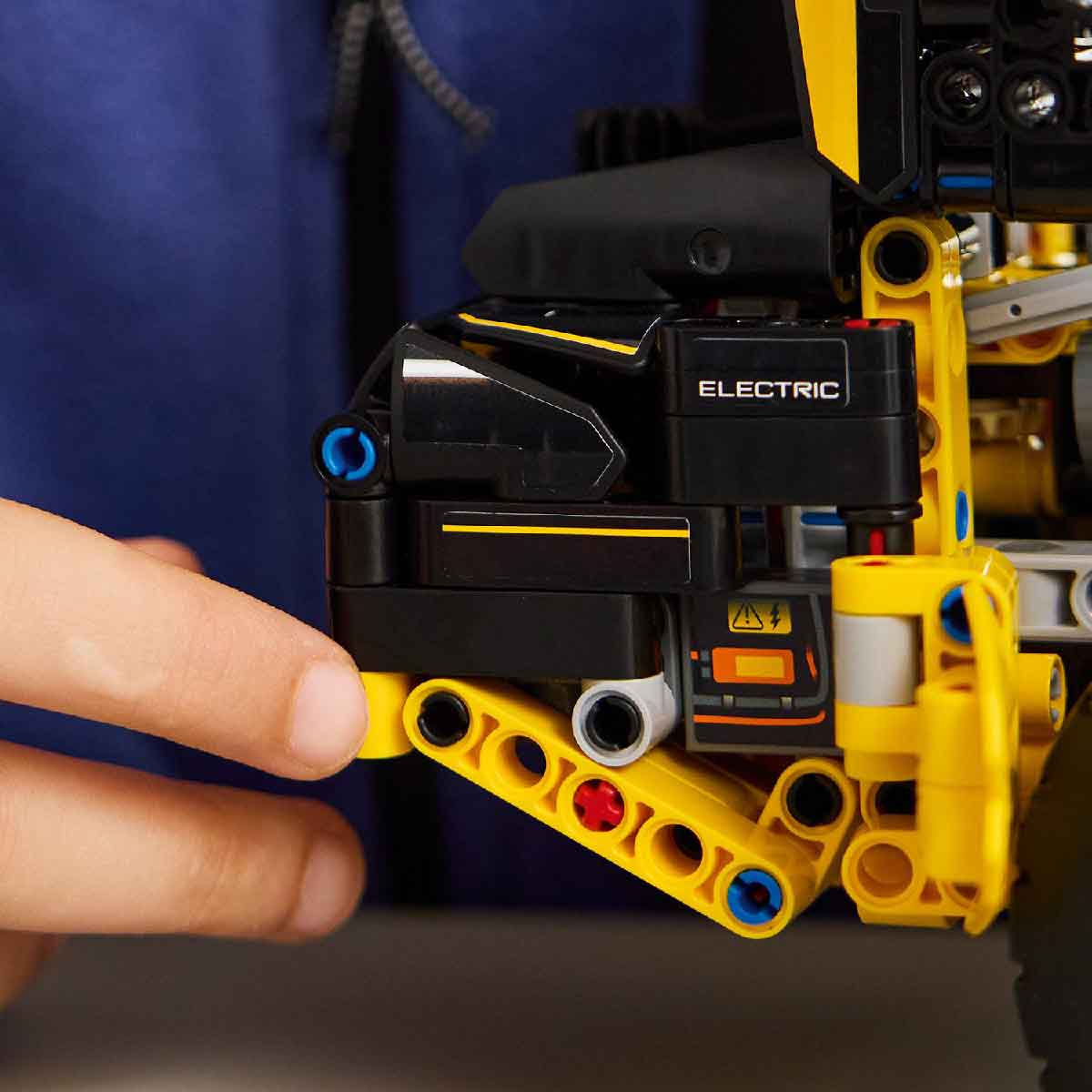 Đồ Chơi Lắp Ráp Xe Xúc Lốp Điện Volvo L120 LEGO TECHNIC 42209 (973 chi tiết)