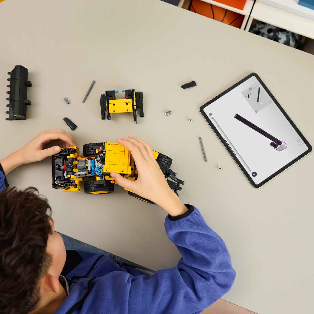 Đồ Chơi Lắp Ráp Xe Xúc Lốp Điện Volvo L120 LEGO TECHNIC 42209 (973 chi tiết)