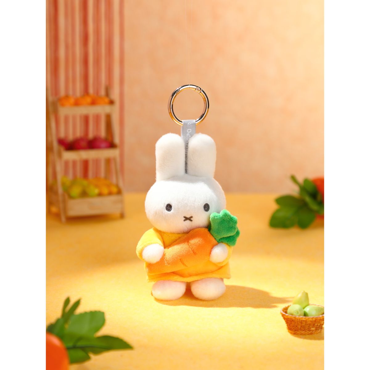 Đồ Chơi Móc Khóa Thú Bông Miffy Cùng Cà Rốt MIFFY MIF37548