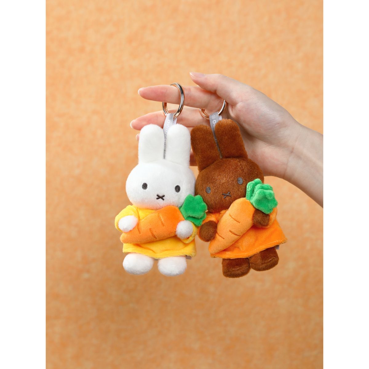 do-choi-moc-khoa-thu-bong-miffy-cung-ca-rot-miffy-mif37548-06