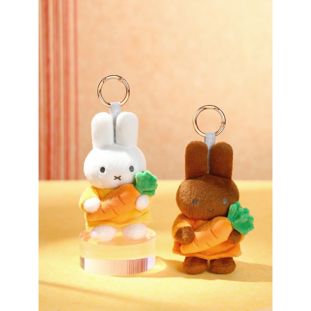 Đồ Chơi Móc Khóa Thú Bông Miffy Cùng Cà Rốt MIFFY MIF37548