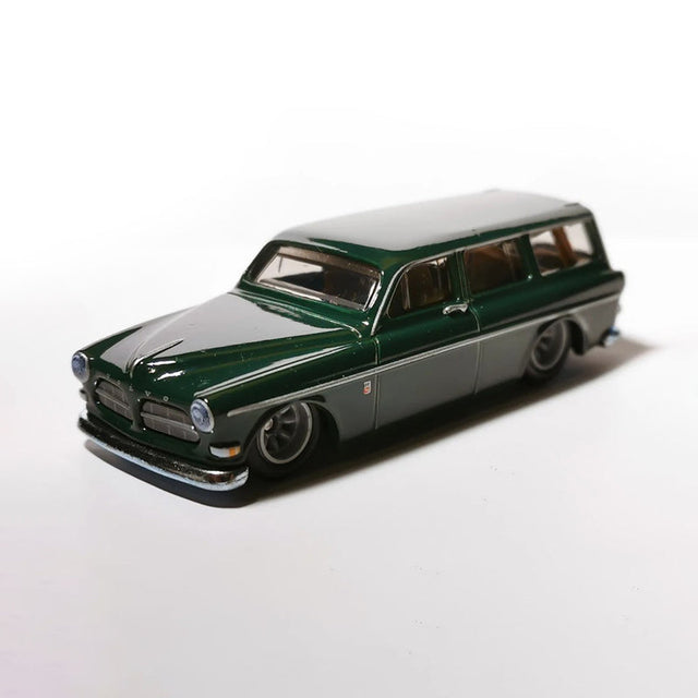 sieu-xe-hot-wheels-sang-trong-volvo-p220-amazon-estate-grj64-fpy86-07