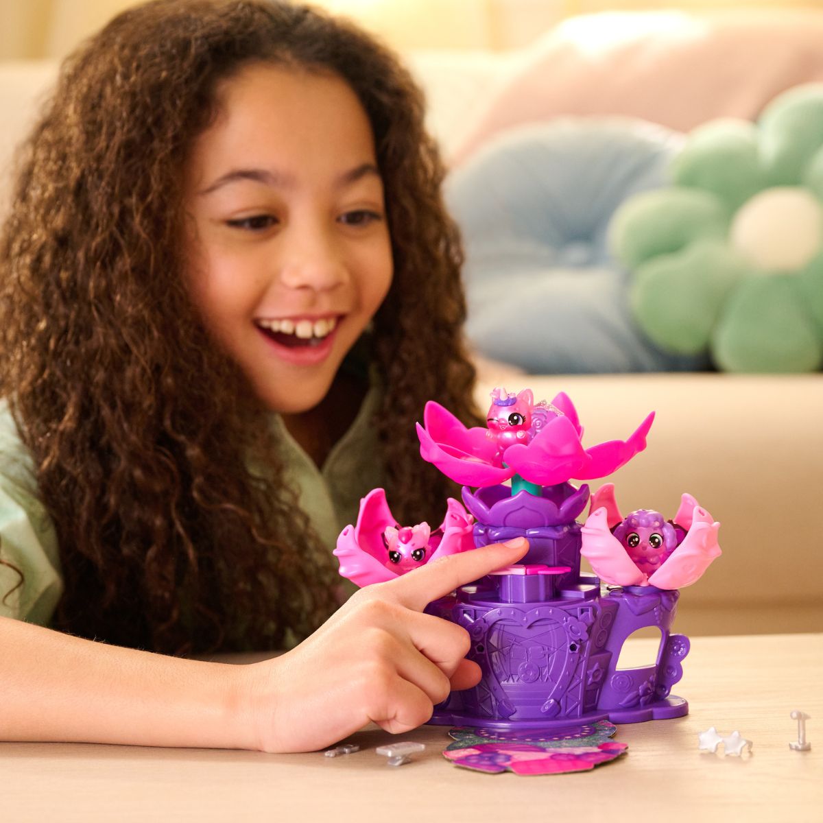 Đồ Chơi Lâu Đài Lễ Hội Hoa Bloomables HATCHIMALS 6075190