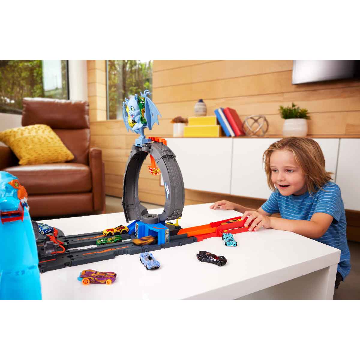 Đồ Chơi Mô Hình City Trạm Lốp Xe Dơi Siêu Đẳng HOT WHEELS HDR29