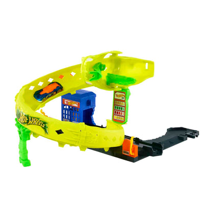mo-hinh-city-tram-xang-mang-xa-hot-wheels-jbm63-hdr29-03