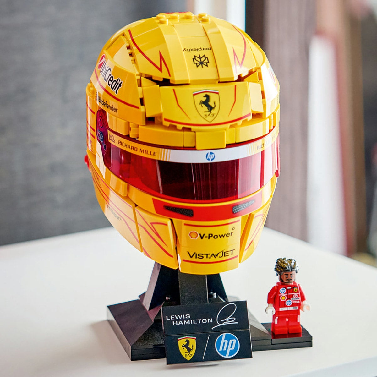 mu-bao-hiem-lewis-hamilton-doi-scuderia-ferrari-hp-lego-editions-vehicles-43022-05