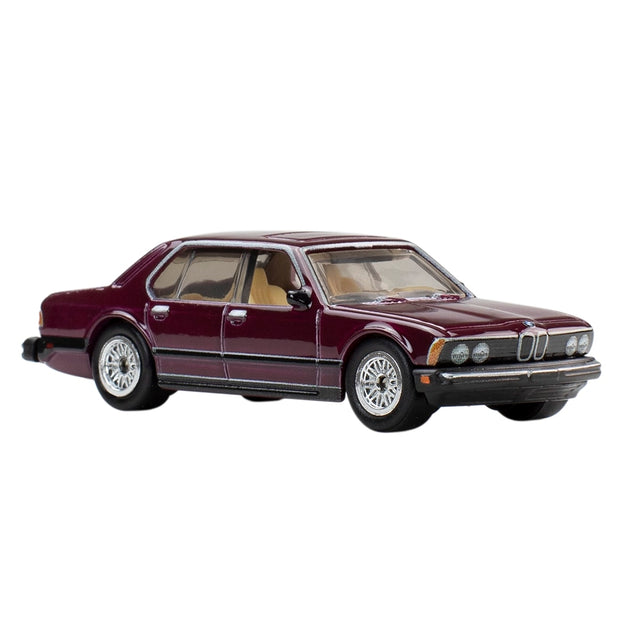 sieu-xe-pop-culture-1983-bmw-733i-hot-wheels-jhw81-hxd63-05