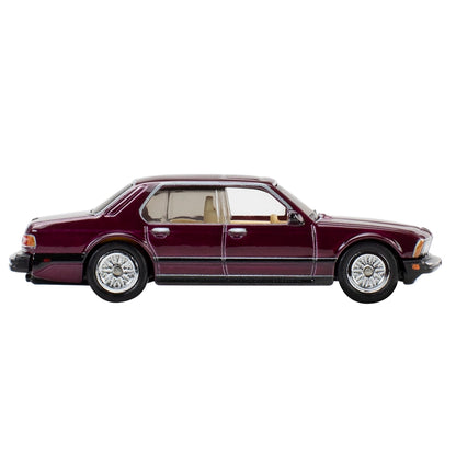 sieu-xe-pop-culture-1983-bmw-733i-hot-wheels-jhw81-hxd63-03
