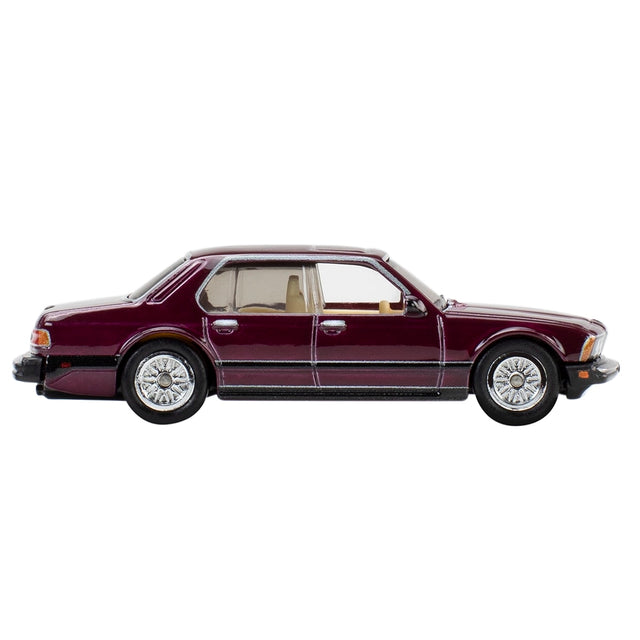 sieu-xe-pop-culture-1983-bmw-733i-hot-wheels-jhw81-hxd63-03
