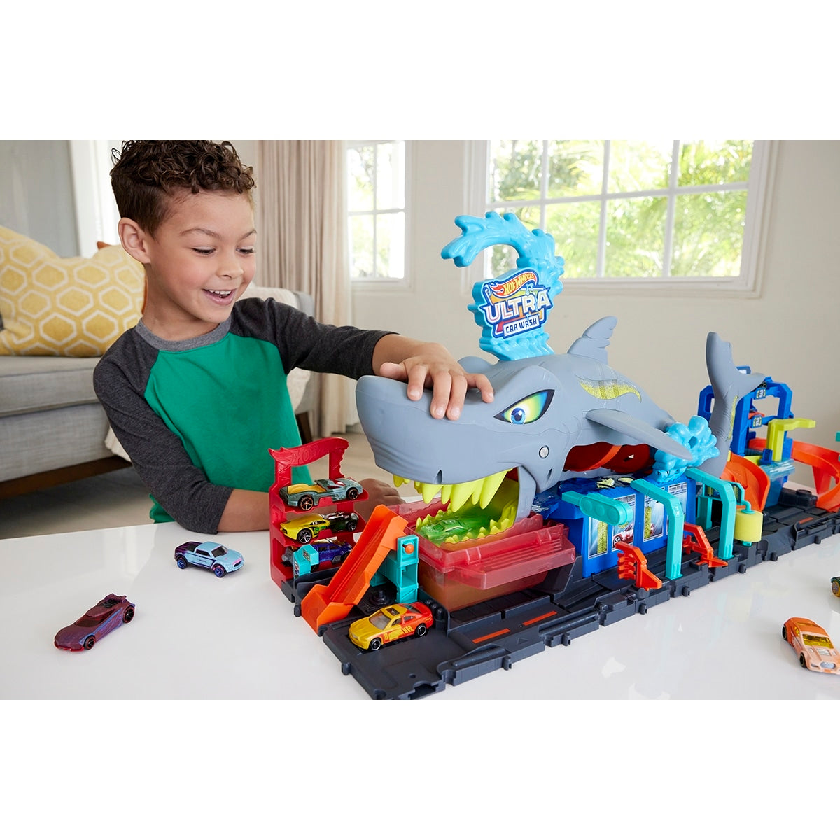 Đồ Chơi Trạm Rửa Xe Cá Mập Khổng Lồ HOT WHEELS HTN82