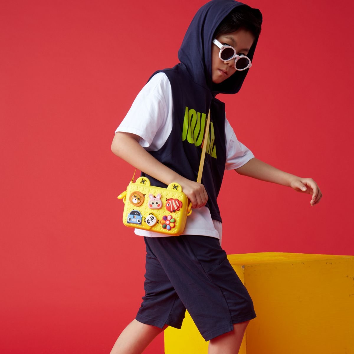 tui-deo-cheo-kem-charm-koool-vang-k10-yellow-04