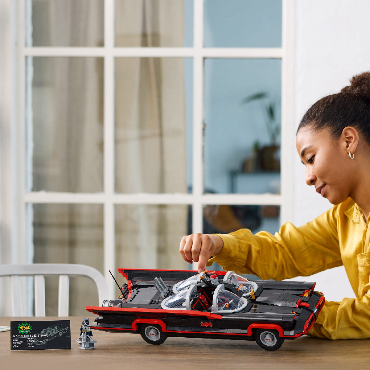 Đồ Chơi Lắp Ráp Xe Batmobile Huyền Thoại LEGO SUPERHEROES 76328 (1822 chi tiết)