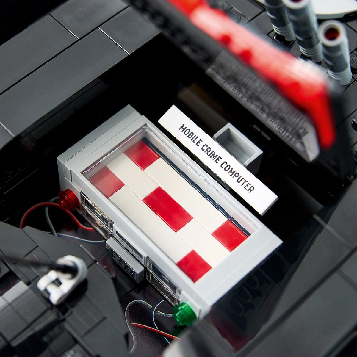 xe-batmobile-huyen-thoai-lego-superheroes-76328-06